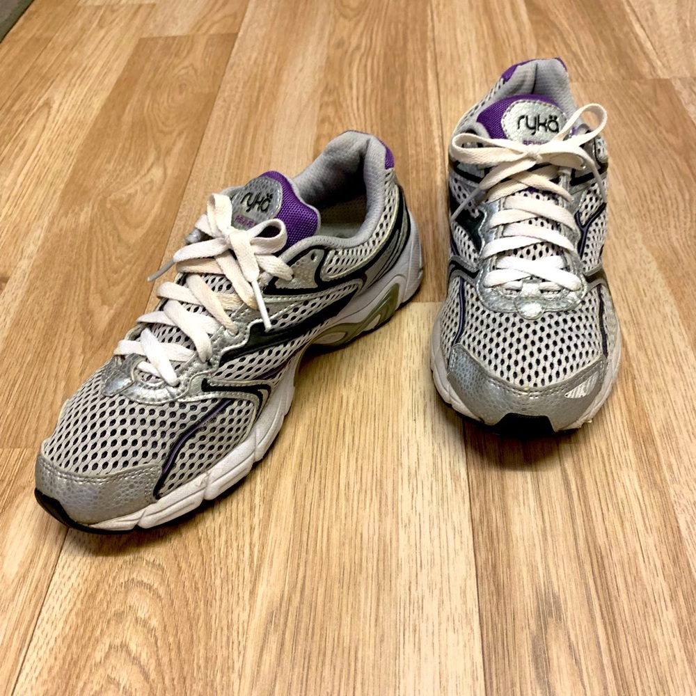 EUC Ryka Revive3, Silver size 7-7.5women’s